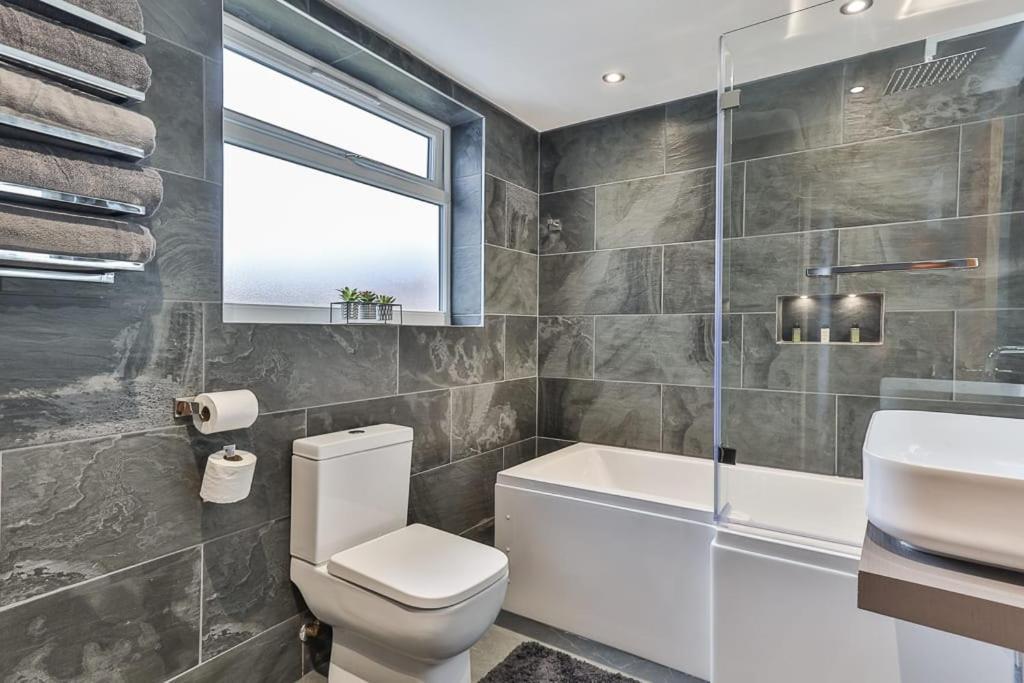Luxury Spacious Pad With Games Room Sheffield Exterior photo